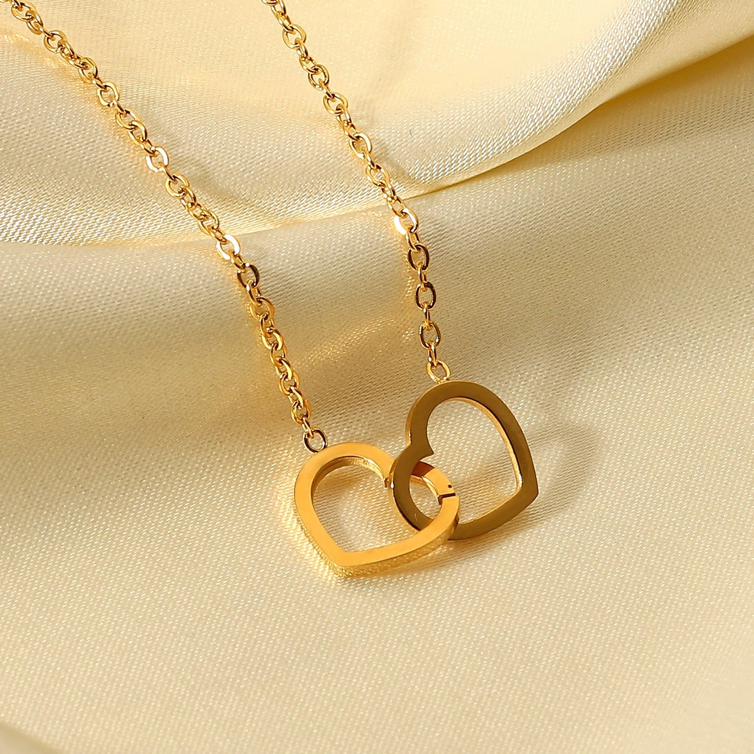 Europe and the United States new hot-selling 18K gold stainless steel double love ring necklace fashion INS heart-shaped pendant necklace women's necklace